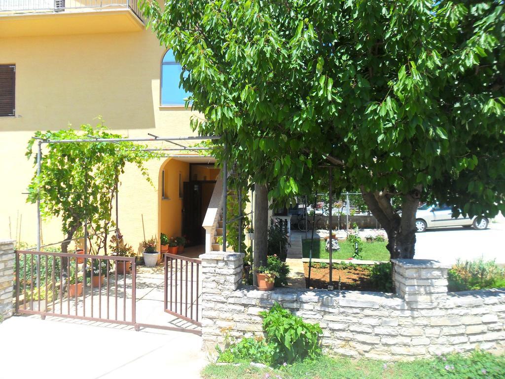Apartments Stana Sukošan Exteriör bild